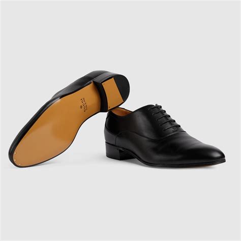 Gucci Zapatos con cordones con doble G para hombre.